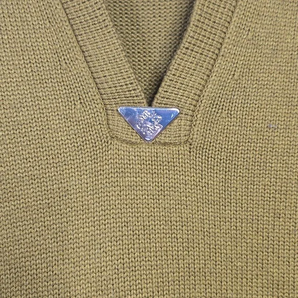 White house black market elbow sleeve v neck pullover sweater size Medium. - Picture 9 of 12